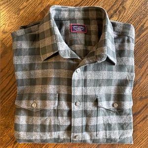 UNTUCKit long sleeve check shirt. Large.
